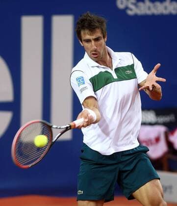 Uruguayan tennis player Pablo Cuevas returns the ball to Spanish Albert Ramos-Vinolas during a Conde Godo Barcelona Tennis Open Banc Sabadell match held at Real Tennis Club of Barcelona, Catalonia, Spain, 20 April 2016. Fognini won 3-6, 6-0 and 6-1. PABLO CUEVAS VS ALBERT RAMOS-VINOLAS !ACHTUNG: NUR REDAKTIONELLE NUTZUNG!  BCN010 20160420-635967840563753934