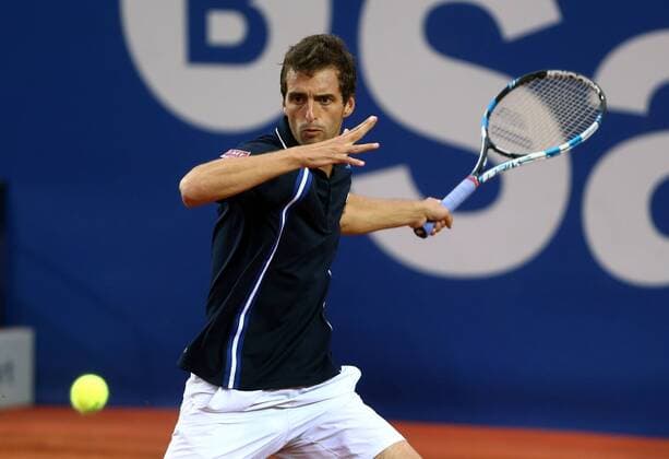 Spanish tennis player Albert Ramos-Vinolas returns the ball to Uruguayan Pablo Cuevas during a Conde Godo Barcelona Tennis Open Banc Sabadell match held at Real Tennis Club of Barcelona, Catalonia, Spain, 20 April 2016. Fognini won 3-6, 6-0 and 6-1. PABLO CUEVAS VS ALBERT RAMOS-VINOLAS !ACHTUNG: NUR REDAKTIONELLE NUTZUNG!  BCN012 20160420-635967841235177934