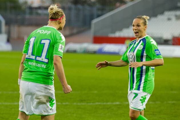 20.04.2016, Stadion Essen, Essen, GER, 1. FFBL, SGS Essen vs VfL Wolfsburg, im Bild Alexandra Popp(Wolfsburg 11) jubelt mit Isabel Kerschowski (Wolfsburg 27) Foto@ nordphoto Rauch Local Caption GER, FFBL, SGS Essen vs VfL Wolfsburg nordphoto rauch