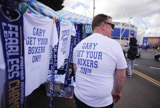 Football - 2015 2016 Premier League - Leicester City vs. West Ham United A Leicester City stall seller with his Gary Lineker tee shirt at the King Power Stadium. COLORSPORT ANDREW COWIE 