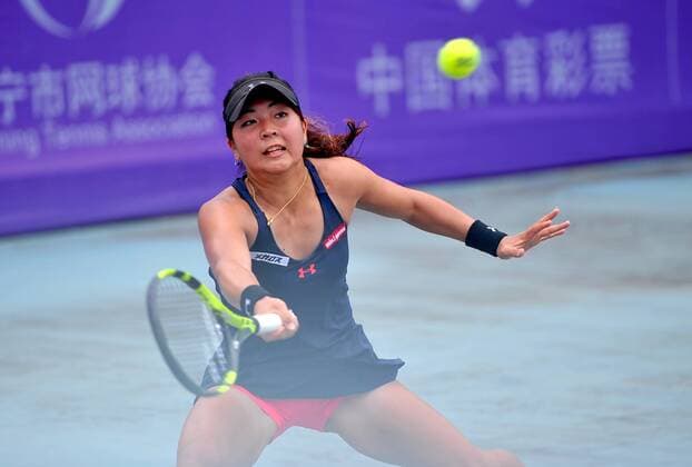 Riko Sawayanagi of Japan returns a shot to Xu Shilin of China in their women s singles match during the 2016 ITF Women s Circuit - Nanning in Nanning city, south China s Guangdong province, 21 April 2016. Xu Shilin was defeated by Riko Sawayanagi 1-2 (3-6, 6-0, 3-6). Riko Sawayanagi eliminates Xu Shilin at ITF Women s Circuit - Nanning  pbu434959_03
