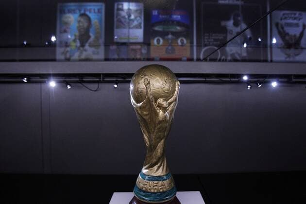 WM-Pokal - Pele, el Rey de Futbol - Pele, König des Fußballs - Ausstellung im Museo de la Moda in Santiago de Chile 