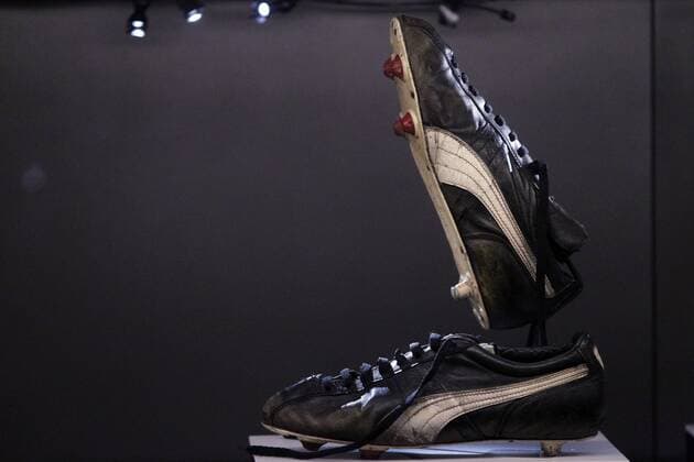 Puma-Schuhe - Pele, el Rey de Futbol - Pele, König des Fußballs - Ausstellung im Museo de la Moda in Santiago de Chile 