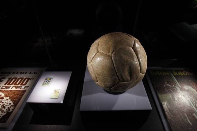 Ball - Pele, el Rey de Futbol - Pele, König des Fußballs - Ausstellung im Museo de la Moda in Santiago de Chile 