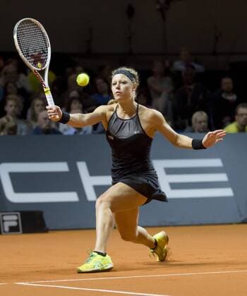 Laura SIEGEMUND, GER in Aktion, Vorhand Rueckhand bei ihrem Spiel gegen Simona Halep Tennis Grand Prix Porsche in Stuttgart , 21.04.2016