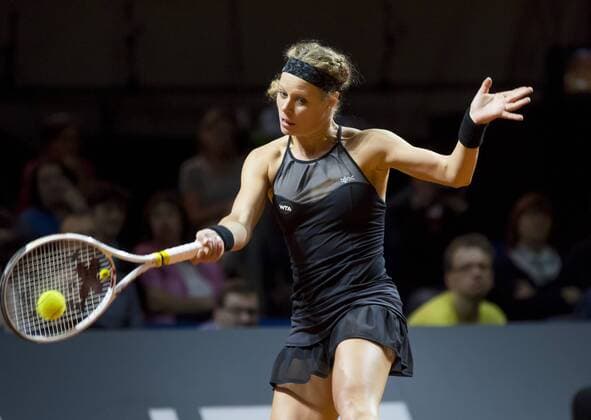 Laura SIEGEMUND, GER in Aktion, Vorhand Rueckhand bei ihrem Spiel gegen Simona Halep Tennis Grand Prix Porsche in Stuttgart , 21.04.2016