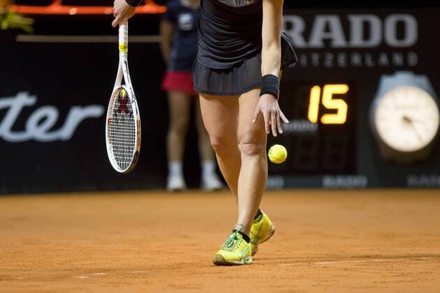 Laura SIEGEMUND, GER in Aktion, Vorhand Rueckhand bei ihrem Spiel gegen Simona Halep Tennis Grand Prix Porsche in Stuttgart , 21.04.2016