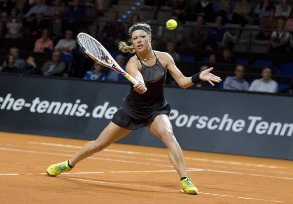Laura SIEGEMUND, GER in Aktion, Flugball Volley bei ihrem Spiel gegen Simona Halep Tennis Grand Prix Porsche in Stuttgart , 21.04.2016