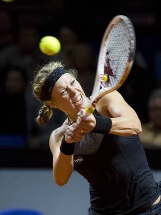 Laura SIEGEMUND, GER in Aktion, Vorhand Rueckhand bei ihrem Spiel gegen Simona Halep Tennis Grand Prix Porsche in Stuttgart , 21.04.2016