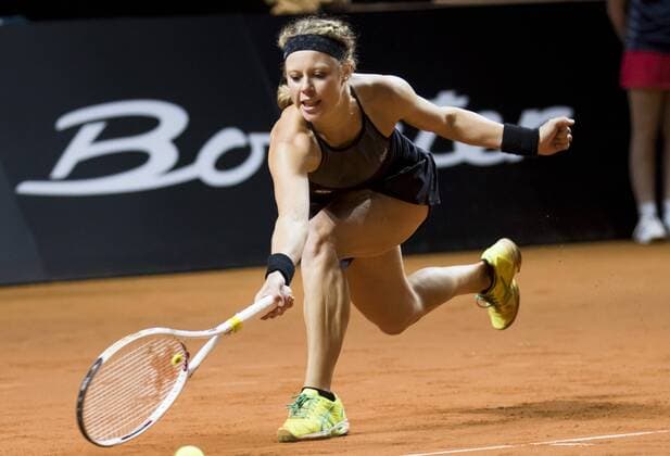 Laura SIEGEMUND, GER in Aktion, Vorhand Rueckhand bei ihrem Spiel gegen Simona Halep Tennis Grand Prix Porsche in Stuttgart , 21.04.2016