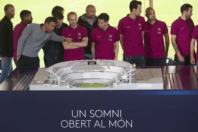 FC Barcelona Barca s captains: Argentinian striker Leo Messi (C), midfielder Andres Iniesta (C-L), midfielder Sergi Busquets (C-R) and Argentinian midfielder Javier Mascherano (2R) and head coach Luis Enrique (3L) during the presentation of the scale model of the new stadium during an act held at Camp Nou stadium in Barcelona, Catalonia, Spain on 21 April 2016. The new stadium, that will be finished in the 2021-22 seasson, will cost 420 euro millions and will began when the debt of the team will fall over 200 euro millions, currently is on 328 millions. Presentation of the scale model of the new stadium !ACHTUNG: NUR REDAKTIONELLE NUTZUNG!  20160421-635968564858603740