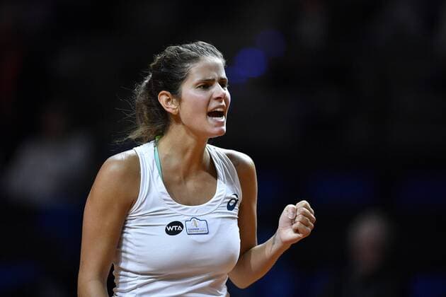 Julia Görges GOERGES (GER) jubelt Jubel nach gewonnenem Punkt Gestik, Geste Tennis Damen 21.04.2016 Porsche Tennis Grand Prix GP Stuttgart 2016 Porsche-Arena 16.04.-24.04.2016 Porsche Tennis Grand Prix Stuttgart 2016