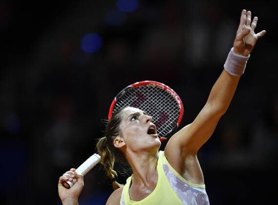 Andrea PETKOVIC (GER) Aktion Tennis Damen 21.04.2016 Porsche Tennis Grand Prix GP Stuttgart 2016 Porsche-Arena 16.04.-24.04.2016 Porsche Tennis Grand Prix Stuttgart 2016