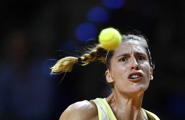 Andrea PETKOVIC (GER) Aktion Tennis Damen 21.04.2016 Porsche Tennis Grand Prix GP Stuttgart 2016 Porsche-Arena 16.04.-24.04.2016 Porsche Tennis Grand Prix Stuttgart 2016