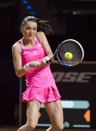 Agnieska RADWANSKA, POL in Aktion, Vorhand Rueckhand bei ihrem Spiel gegen Andrea PETKOVIC, GER Tennis Grand Prix Porsche in Stuttgart , 21.04.2016