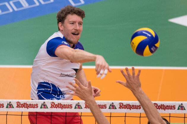 21.04.2016, ZF Arena, Friedrichshafen Volleyball, Bundesliga Maenner, Play-offs Halbfinale, VfB Friedrichshafen vs. United Volleys RheinMain Angriff Lukas Bauer ( 5 RheinMain)