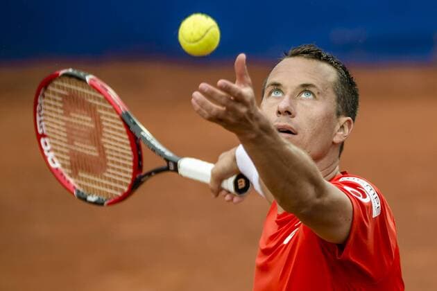 Bilder des Tages - Sport April 21, 2016 - Barcelona, Catalonia, Spain - PHILIPP KOHLSCHREIBER (GER) serves to Feliciano Lopez (ESP) during the 3rd round of the Barcelona Open Banc Sabadell 2016. Kohlschreiber wins 6-7, 7-5, 63 Kohlschreiber beats Lopez To Reach Quarter-Finals Of Barcelona Open Banc Sabadell 2016 - ZUMAo105