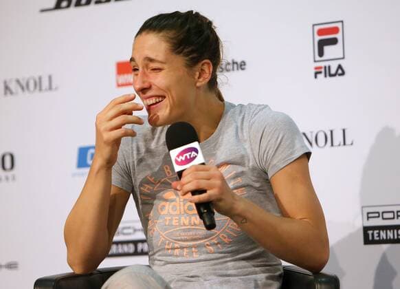 Stuttgart Porsche Tennis Grand Prix 2016, Andrea Petkovic (GER) hat Spaß beim Interview