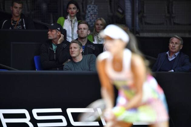 Ana Ivanovic (SRB) mit Freund Bastian Schweinsteiger (GER) als Zuschauer Tennis Damen 21.04.2016 Porsche Tennis Grand Prix GP Stuttgart 2016 Porsche-Arena 16.04.-24.04.2016 Porsche Tennis Grand Prix Stuttgart 2016