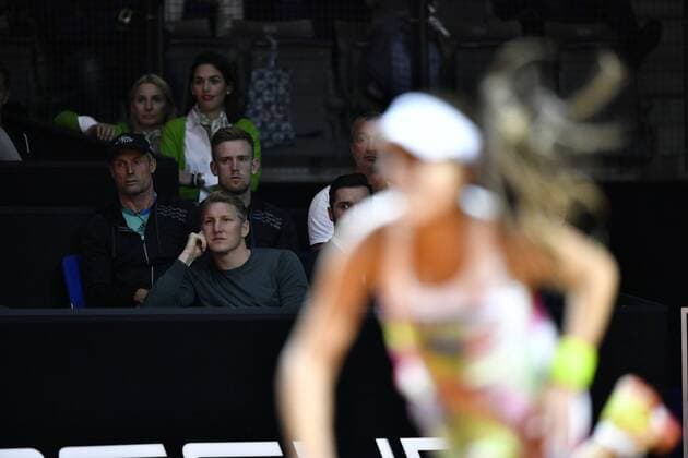 Ana Ivanovic (SRB) mit Freund Bastian Schweinsteiger (GER) als Zuschauer Tennis Damen 21.04.2016 Porsche Tennis Grand Prix GP Stuttgart 2016 Porsche-Arena 16.04.-24.04.2016 Porsche Tennis Grand Prix Stuttgart 2016