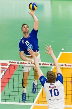 Angriff Adrian Radu Gontariu ( 13, Friedrichshafen); 1. Volleyball Bundesliga Maenner Play-Off Halbfinale Spiel 3, , , 20160421; Partie: VfB Friedrichshafen vs United Volleys Rhein Main (Frankfurt); Copyright: Wuechner Eibner-Pressefoto EP_NWR
