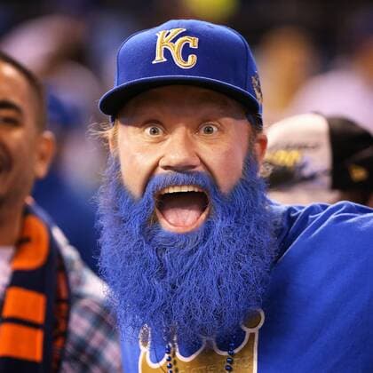 21 April 2016: A Kansas City fan celebrates a Royals 4-0 victory over the Detroit Tigers in a game at Kauffman Stadium in Kansas City, MO. (Photo by Scott Winters Icon Sportswire) MLB Baseball Herren USA APR 21 Tigers at Royals Icon160421317 EDITORIAL USE ONLY