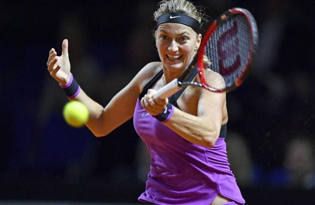 Petra Kvitova (CZE) Aktion Tennis Damen 22.04.2016 Porsche Tennis Grand Prix GP Stuttgart 2016 Porsche-Arena 16.04.-24.04.2016 Porsche Tennis Grand Prix Stuttgart 2016