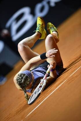 Laura Siegemund (GER) Sturz stürzt Tennis Damen 22.04.2016 Porsche Tennis Grand Prix GP Stuttgart 2016 Porsche-Arena 16.04.-24.04.2016 Porsche Tennis Grand Prix Stuttgart 2016