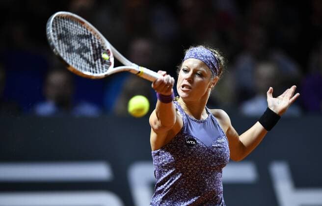 Laura Siegemund (GER) Aktion Tennis Damen 22.04.2016 Porsche Tennis Grand Prix GP Stuttgart 2016 Porsche-Arena 16.04.-24.04.2016 Porsche Tennis Grand Prix Stuttgart 2016