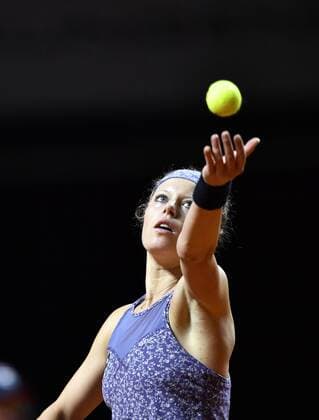 Laura Siegemund (GER) Aktion Aufschlag Tennis Damen 22.04.2016 Porsche Tennis Grand Prix GP Stuttgart 2016 Porsche-Arena 16.04.-24.04.2016 Porsche Tennis Grand Prix Stuttgart 2016