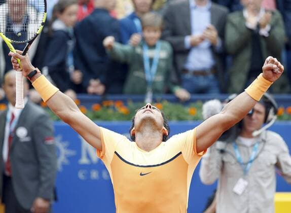 Tennis, Barcelona Open, Nadal - Fognini Spanish tennis player Rafael Nadal celebrates the victory over Italian Fabio Fognini during the Barcelona Open Banc Sabadell-Trofeo Conde de Godo quarter final match held at Real Club Tenis in Barcelona, Catalonia, Spain, 22 April 2016. NADAL VS FOGNINI !ACHTUNG: NUR REDAKTIONELLE NUTZUNG!  BCN002 20160422-635969525734766102