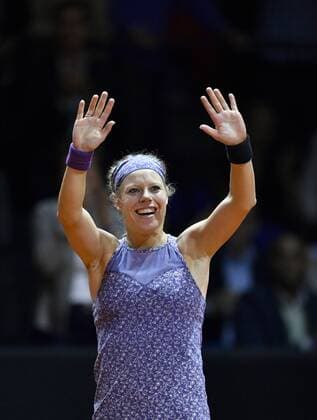 Laura Siegemund (GER) unbändiger Jubel jubelt über gewonnenes Viertelfinale und Einzug ins Halbfinale Freude Emotion bedankt sich bei Zuschauern Publikum Tennis Damen 22.04.2016 Porsche Tennis Grand Prix GP Stuttgart 2016 Porsche-Arena 16.04.-24.04.2016 Porsche Tennis Grand Prix Stuttgart 2016