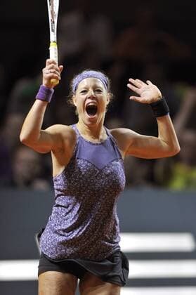 Laura SIEGEMUND (GER),Schlussjubel,Jubel,Freude, Begeisterung, Aktion,Einzelbild, angeschnittenes Einzelmotiv, Halbfigur,halbe Figur. Tennis Porsche Tennis Grand Prix 2016,am 22.04.2016. Porsche Arena in Stuttgart.