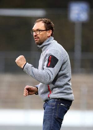 Themen der Woche - Sport Bilder des Tages - Sport VfB Stuttgart II - FC Energie Cottbus Deutschland, Stuttgart, 22.04.2016, Fussball, 3.Liga, Saison 2015 2016, 35. Spieltag, VfB Stuttgart II - FC Energie Cottbus: Claus-Dieter Wollitz (Trainer FC Energie Cottbus).