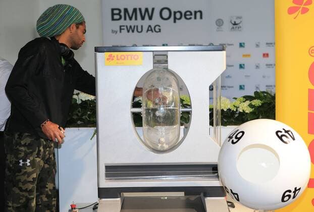 23.04.2016, BMW Open 2016, MTTC Iphitos München, ATP Tennis Herren Tour Tennis, im Bild: Dustin Brown bei der Ziehung für das Turnier Spielplan