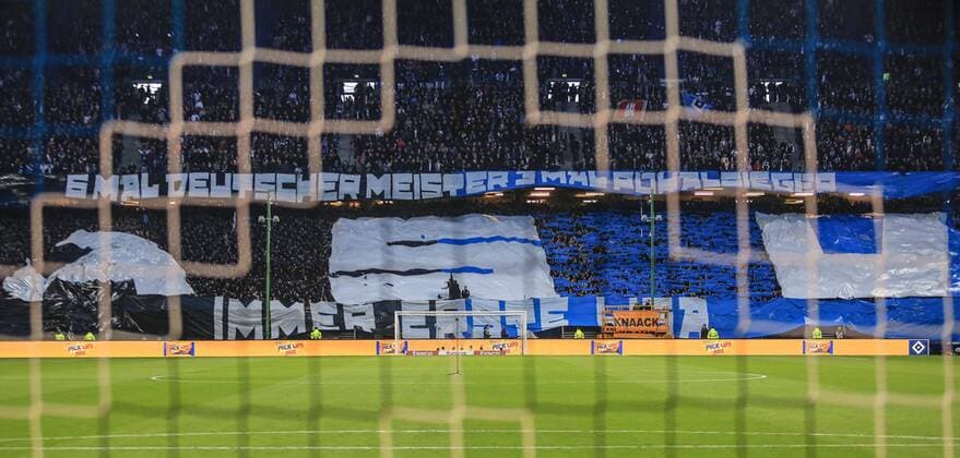 Fußball, Hamburger SV - Werder Bremen, Choreo geht schief Deutschland, Hamburg , Volkspark Stadion, Fussball, 1. Bundesliga, Saison 2015 2016 , Hamburger SV - SV Werder Bremen, Fans des HSV Choreographie, 6 mal deutscher Meister, 3 mal Pokalsieger, immer erste Liga