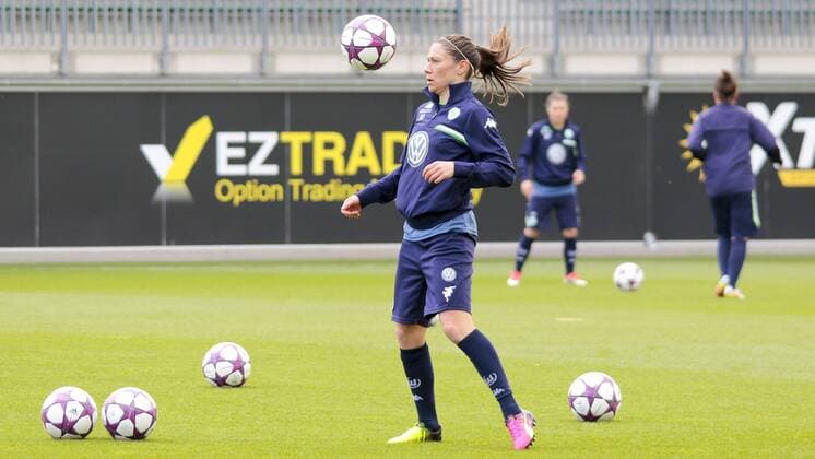 Fußball, UWCL, Abschlusstraining VfL Wolfsburg; Elise Bussaglia (Wolfsburg, 30) am Ball. xtgx