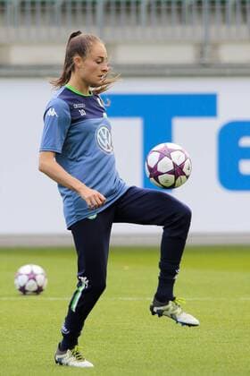 Fußball, UWCL, Abschlusstraining VfL Wolfsburg; Tessa Wullaert (Wolfsburg, 10) Freisteller, Einzelbild, Aktion, action. xtgx