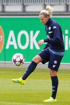 Fußball, UWCL, Abschlusstraining VfL Wolfsburg; Zsanett Jakabfi (Wolfsburg, 3) Freisteller, Einzelbild, Aktion, action. xtgx