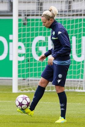Fußball, UWCL, Abschlusstraining VfL Wolfsburg; Zsanett Jakabfi (Wolfsburg, 3) Freisteller, Einzelbild, Aktion, action. xtgx