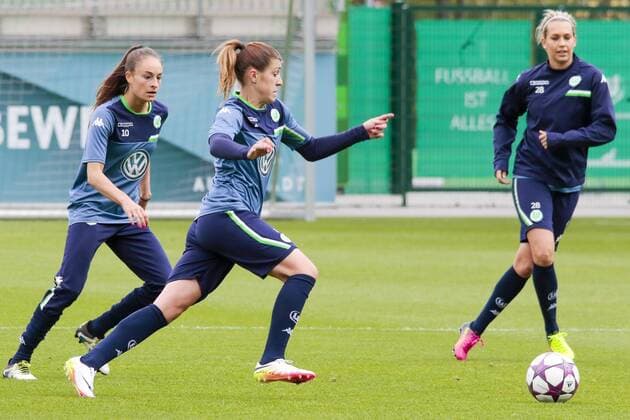 Fußball, UWCL, Abschlusstraining VfL Wolfsburg; Luisa Wensing (Wolfsburg, 2) am Ball. xtgx