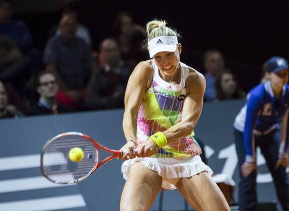 Angelique KERBER, GER in Aktion Vorhand Rueckhand ( im Spiel gegen Petra Kvitova) beim Halbfinale Tennis Grand Prix Porsche Damen WTA Tennis Damen in Stuttgart , 23.04.2016