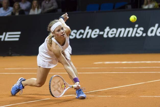 Laura SIEGEMUND, GER in Aktion Vorhand Rueckhand Aufschlag ( beim Sieg gegen Agnieszka Radwanska) beim Halbfinale Tennis Grand Prix Porsche Damen WTA Tennis Damen in Stuttgart , 23.04.2016