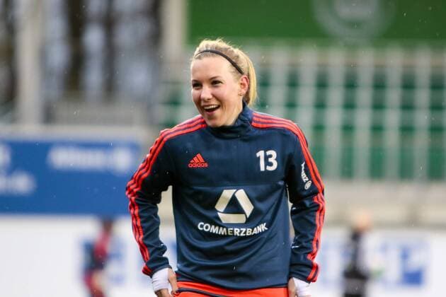 Fußball, UWCL, Abschlusstraining 1. FFC Frankfurt; Marith Prießen (Marith Priessen, Frankfurt, 13) Porträt, Portrait, Einzelbild lacht, lachen. xtgx
