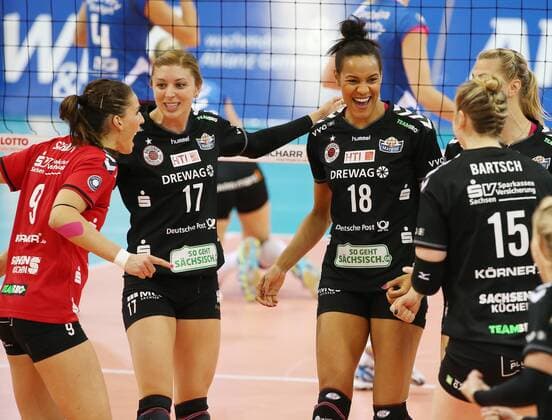 Allianz MTV Stuttgart - Dresdner SC Deutschland, Stuttgart, 23.04.2016, Volleyball, 1. Bundesliga Frauen, Saison 2015 2016, Finale, Spiel 2, Allianz MTV Stuttgart - Dresdner SC: Jubel Spielerinnen Dresdner SC.