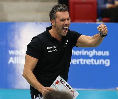 Allianz MTV Stuttgart - Dresdner SC Deutschland, Stuttgart, 23.04.2016, Volleyball, 1. Bundesliga Frauen, Saison 2015 2016, Finale, Spiel 2, Allianz MTV Stuttgart - Dresdner SC: Guillermo Hernandez (Trainer Allianz MTV Stuttgart).