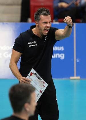 Allianz MTV Stuttgart - Dresdner SC Deutschland, Stuttgart, 23.04.2016, Volleyball, 1. Bundesliga Frauen, Saison 2015 2016, Finale, Spiel 2, Allianz MTV Stuttgart - Dresdner SC: Guillermo Hernandez (Trainer Allianz MTV Stuttgart).