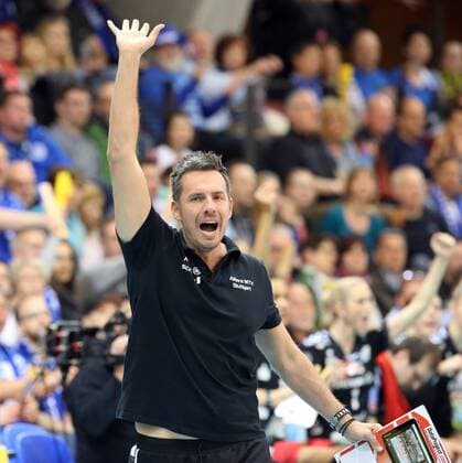 Allianz MTV Stuttgart - Dresdner SC Deutschland, Stuttgart, 23.04.2016, Volleyball, 1. Bundesliga Frauen, Saison 2015 2016, Finale, Spiel 2, Allianz MTV Stuttgart - Dresdner SC: Guillermo Hernandez (Trainer Allianz MTV Stuttgart).