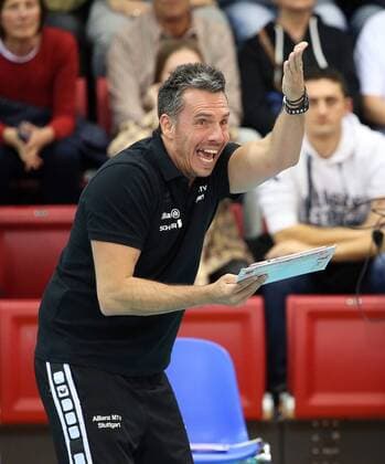 Allianz MTV Stuttgart - Dresdner SC Deutschland, Stuttgart, 23.04.2016, Volleyball, 1. Bundesliga Frauen, Saison 2015 2016, Finale, Spiel 2, Allianz MTV Stuttgart - Dresdner SC: Guillermo Hernandez (Trainer Allianz MTV Stuttgart).