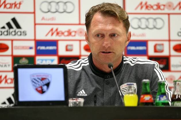 1. Bundesliga - Fußball - FC Ingolstadt 04 - Hannover 96 - Pressekonferenz nach dem Spiel, kritisch Cheftrainer Ralph Hasenhüttl (FCI) 1. BL - FC Ingolstadt 04 Saison 2015 2016 Hannover 96